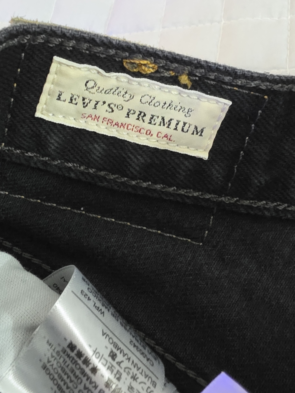 Levi's Black Distressed Denim Shorts High Rise 100% Cotton Womens 28 - Picture 6 of 9